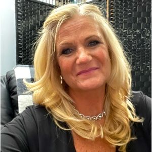 Hi! I'm Karen (promise not A Karen) and I am getting great items together 4 U!